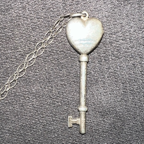 Tiffany & Co RARE Silver Heart Key Locket Pendant Necklace- With original chain - Picture 14 of 15
